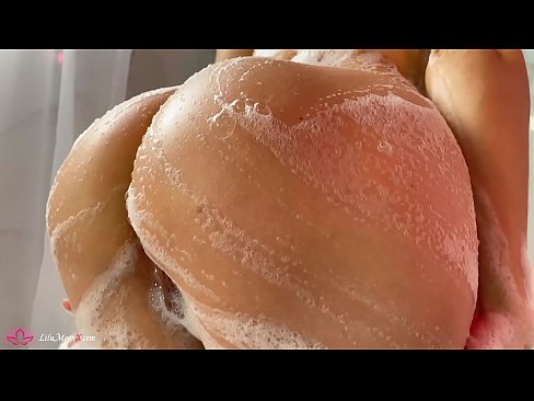 ❤️ Bruneta își masturbează păsărica cu un vibrator până la orgasm intens în duș ☑  at us ro.virtsextor.ru ❤