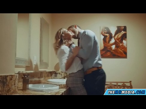 ❤️ Când o blondă cu sânii mari te seduce într-o toaletă publică ☑  at us ro.virtsextor.ru ❤
